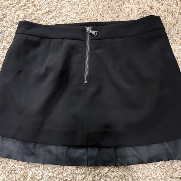 Black Express mini skirt - Picture 2 of 2